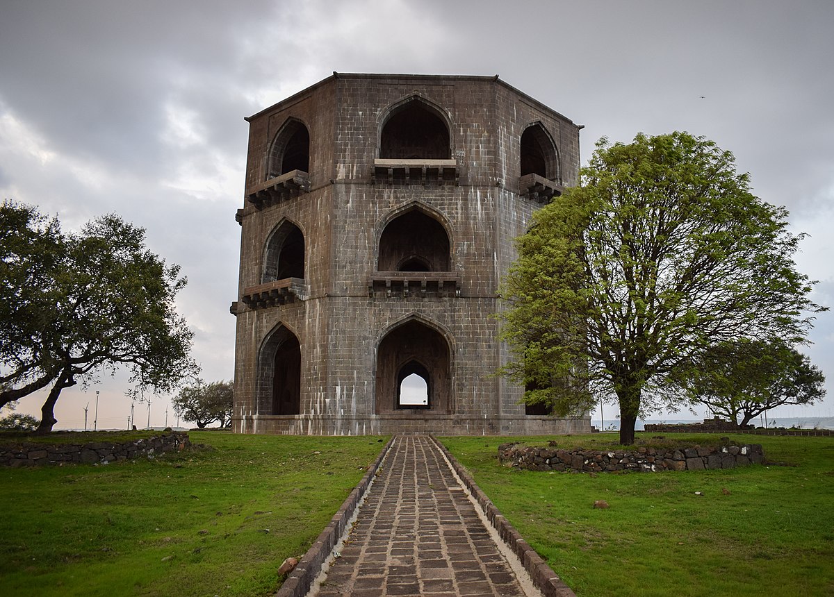 Chand Bibi Mahal